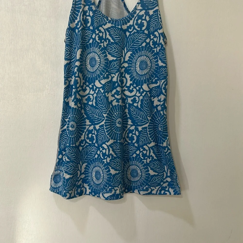 LULEMON WOMENS ACTIVEWEAR TANK TOP BLUE WHITE FLORAL Sz MD o LG - Picture 6 of 10